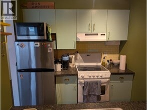 33 N Templeton Dr in Vancouver, BC - Building Photo - Building Photo