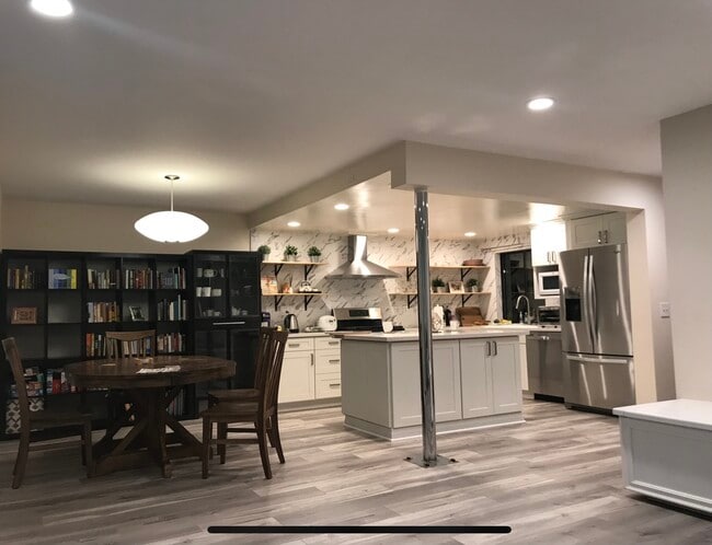 property at 2032 E Bermuda St