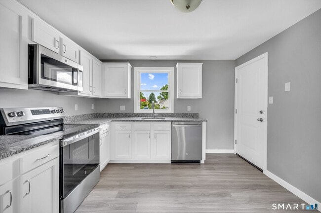 90 Woodhouse Ave in Wallingford, CT - Building Photo - Building Photo