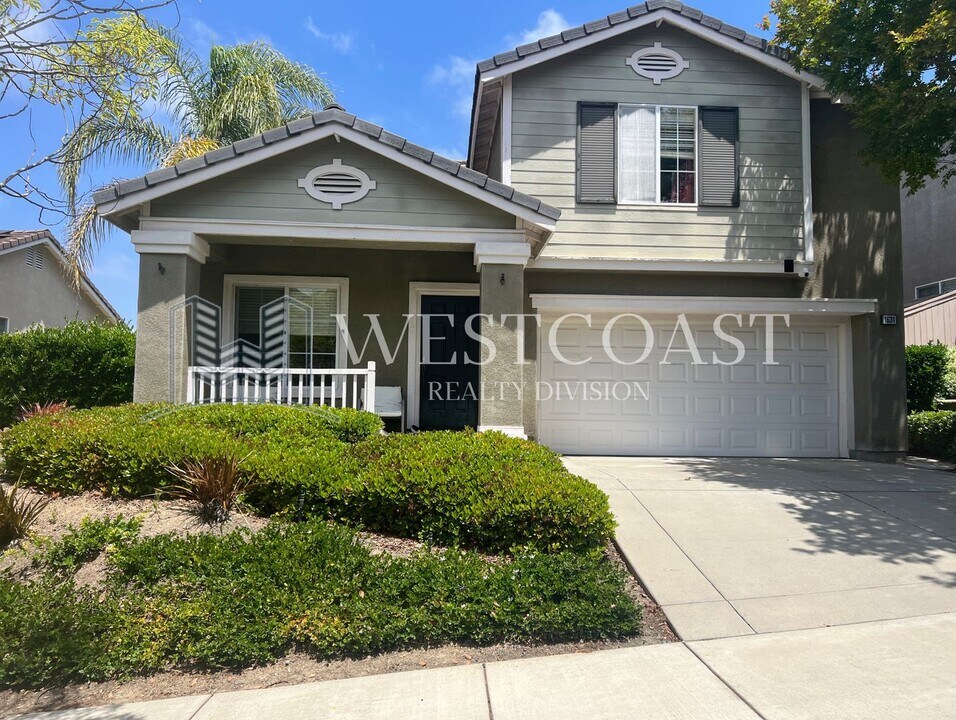 1631 Carriage Cir in Vista, CA - Building Photo