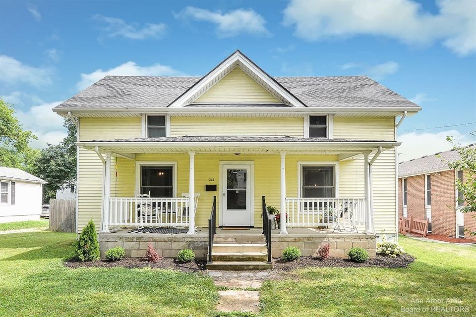 213 W Henry St in Saline, MI - Building Photo