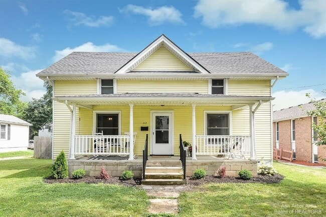 property at 213 W Henry St