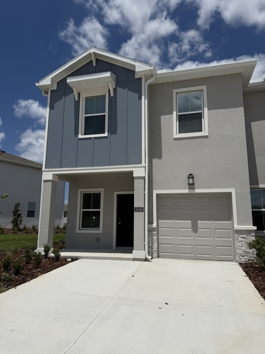 2640 Armstrong Ave in Clermont, FL - Foto de edificio