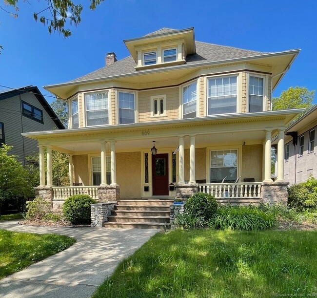 809 Edgewood Ave