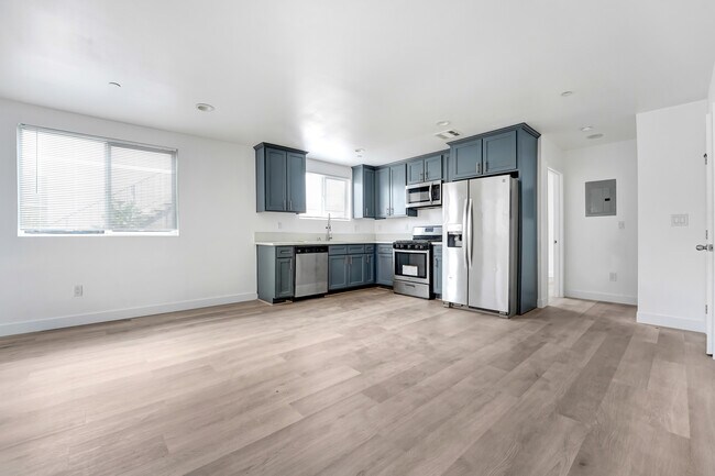 2439 Malabar St, Unit 2437.5 in Los Angeles, CA - Building Photo - Building Photo