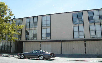 735 E 15th St in Oakland, CA - Building Photo - Building Photo