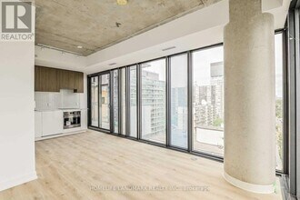 161 Roehampton Ave in Toronto, ON - Building Photo - Building Photo