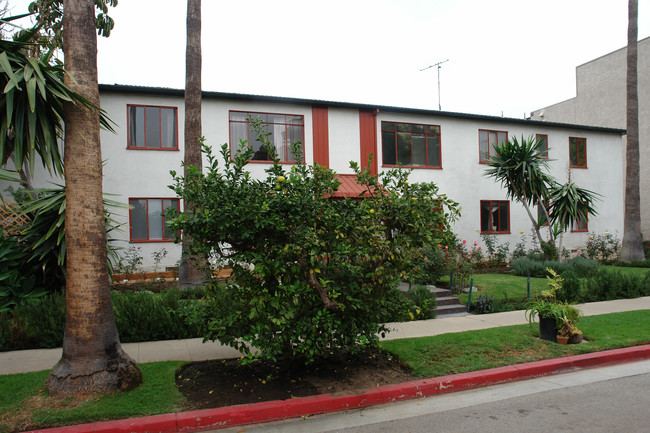 1404 Greenfield Ave in Los Angeles, CA - Building Photo - Building Photo