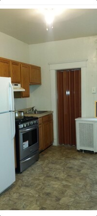 5023 Queensberry Ave, Unit Shared home in Baltimore, MD - Foto de edificio - Building Photo