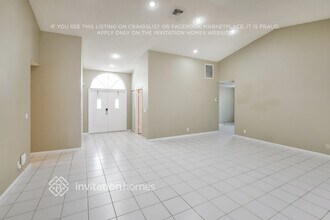 8017 NW 83rd St in Tamarac, FL - Foto de edificio - Building Photo