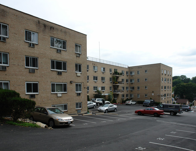 2035 Central Park Ave in Yonkers, NY - Foto de edificio - Building Photo