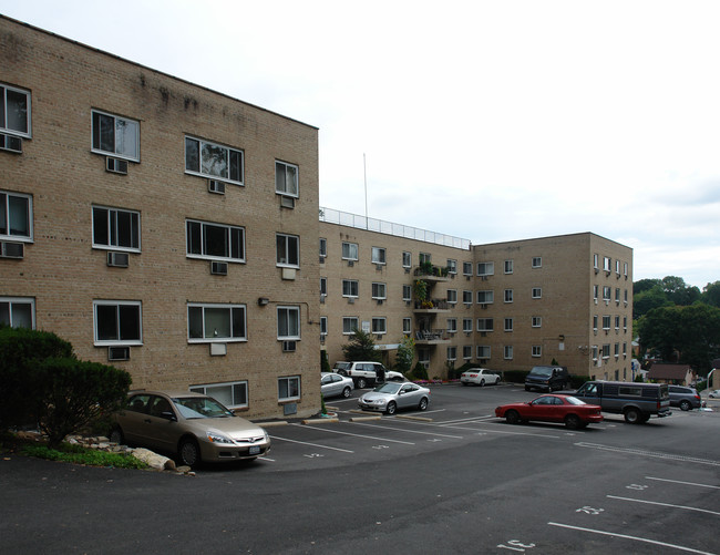 2035 Central Park Ave in Yonkers, NY - Building Photo - Building Photo