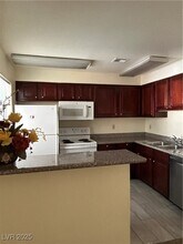 5278 River Glen Dr in Las Vegas, NV - Building Photo - Building Photo