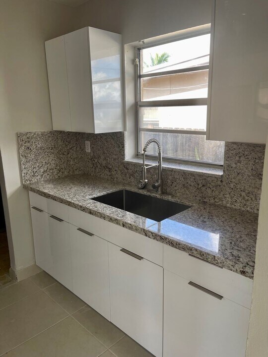 5428 SW 23rd St in West Park, FL - Building Photo