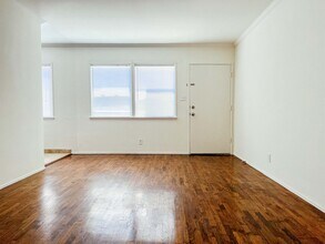 17905 Crenshaw Blvd, Unit B in Torrance, CA - Building Photo - Building Photo