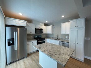 2060 Lion Gate Dr in Portage, MI - Building Photo - Building Photo