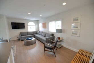 259 Avenida Granada in San Clemente, CA - Building Photo - Building Photo