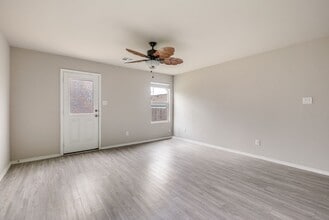 5738 Elm Valley Dr in San Antonio, TX - Building Photo - Building Photo