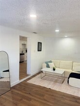 3022 W Meadow St in Tampa, FL - Building Photo - Building Photo