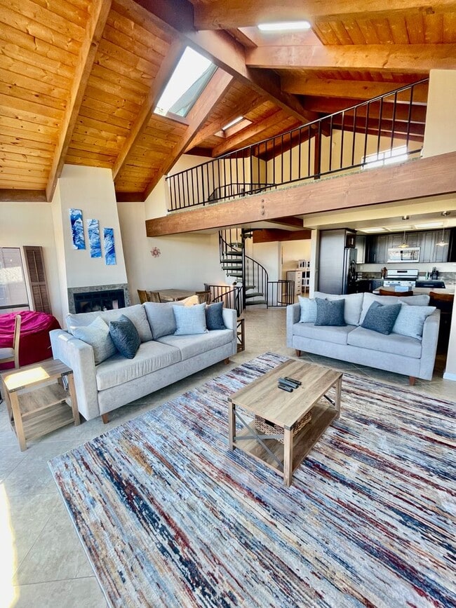 5128 W Point Loma Blvd in San Diego, CA - Building Photo - Building Photo