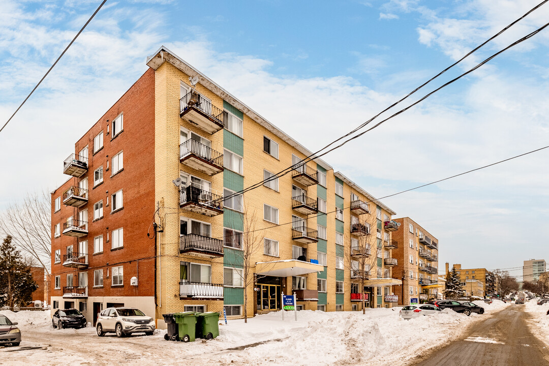 4865 Bourret Av in Montréal, QC - Building Photo