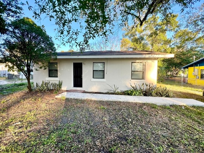 property at 1115 N Davis Ave