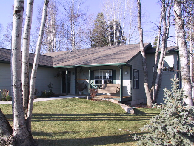 530 Glenwood Rd in Whitefish, MT - Building Photo - Building Photo