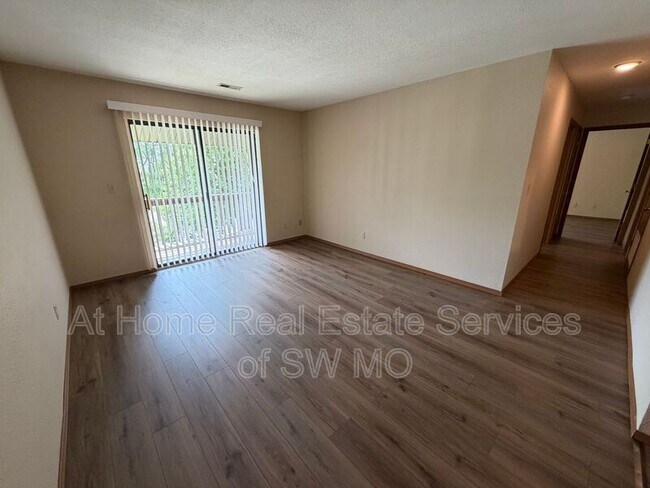 757 E Bain St in Ozark, MO - Building Photo - Building Photo