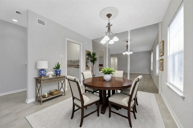 2822 Briarhurst Dr in Houston, TX - Foto de edificio - Building Photo