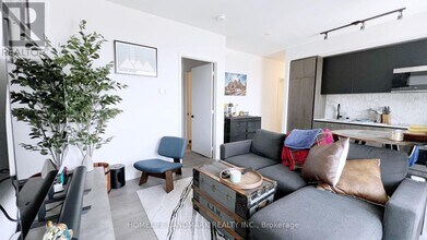 108-3108 Peter St in Toronto, ON - Building Photo - Building Photo