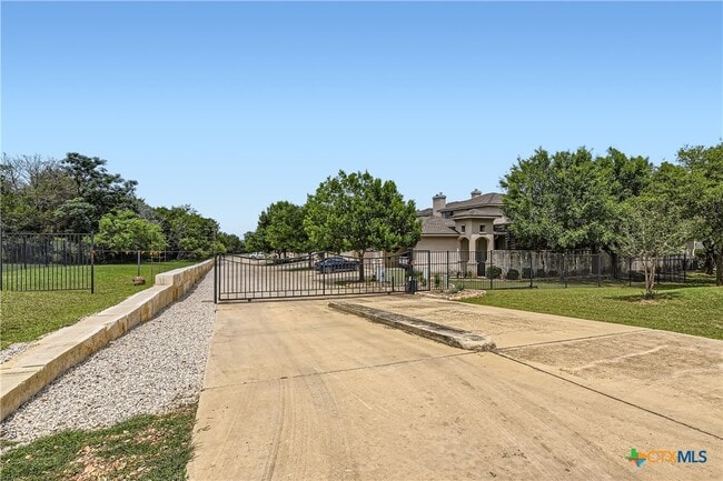 462 Stagecoach Trail