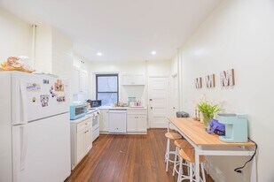 1855 Beacon St, Unit 1 in Brookline, MA - Building Photo