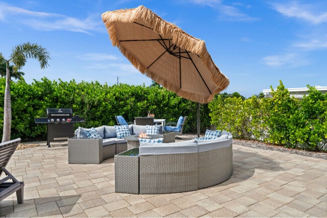 property at 5420 Chiquita Blvd S