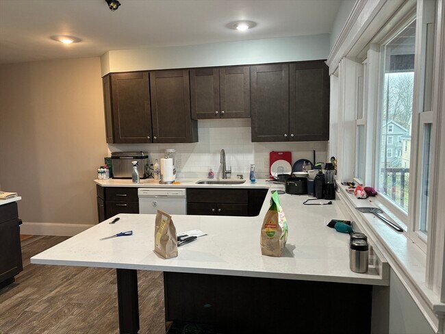 66 Perthshire Rd, Unit 2 in Boston, MA - Building Photo - Building Photo