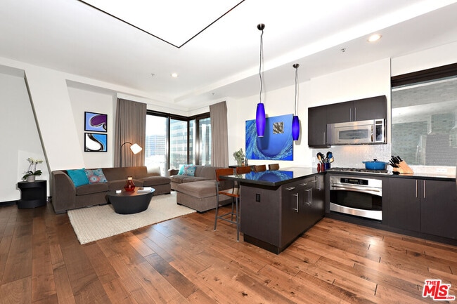 property at 655 S Hope St