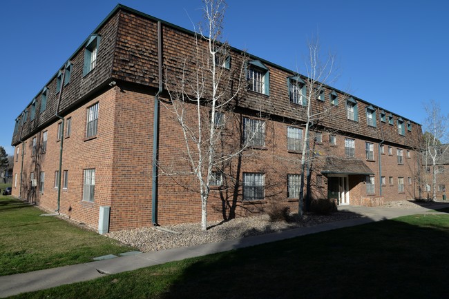 Garden Center Apartments in Broomfield, CO - Building Photo - Building Photo