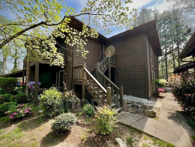 property at 580 Courtwood Ln