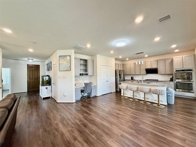 property at 5815 River Timber Trl