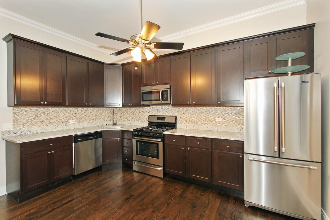 1302 N Cleveland Ave in Chicago, IL - Building Photo