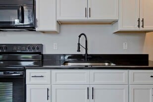 104 Moore St in Agawam, MA - Building Photo