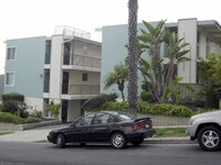 545-551 Avenue A in Redondo Beach, CA - Building Photo - Building Photo