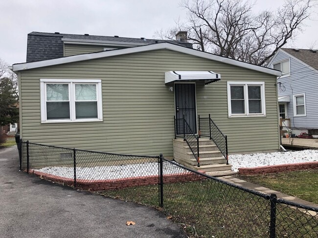 2325 S 10th Ave in Broadview, IL - Building Photo - Building Photo
