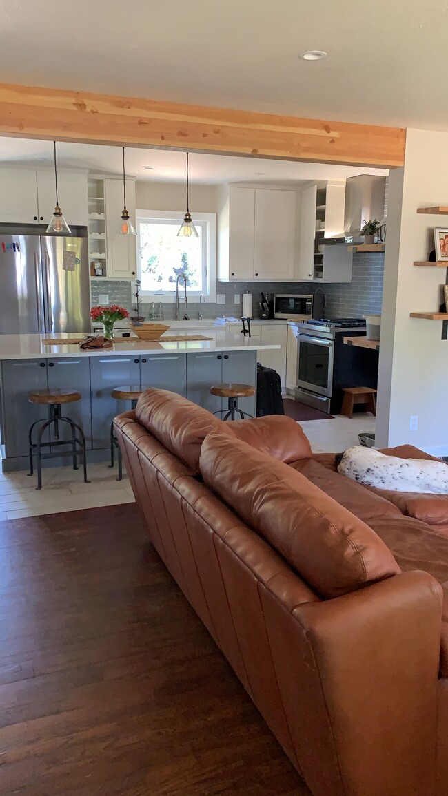 1261 NE Dempsey Dr in Bend, OR - Building Photo - Building Photo