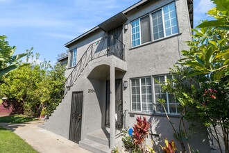 2117 Stewart St in Santa Monica, CA - Building Photo - Building Photo