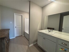 321 Bertram Oaks Dr in Bertram, TX - Foto de edificio - Building Photo