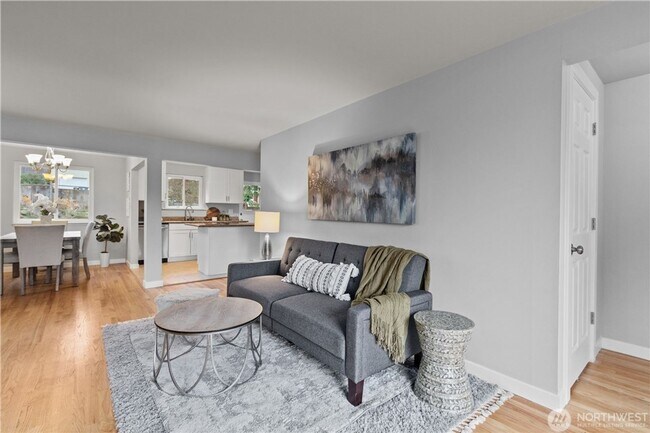 10526 Alton Ave NE in Seattle, WA - Building Photo - Building Photo