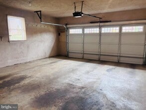 327 Walden Rd in Wilmington, DE - Foto de edificio - Building Photo