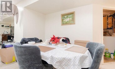 362 Kingsbridge Garden Cir in Mississauga, ON - Building Photo - Building Photo