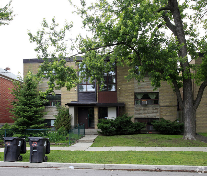 42 Cavell Ave in Toronto, ON - Building Photo