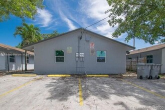 246 NW 14th St, Unit 3 in Pompano Beach, FL - Foto de edificio - Building Photo